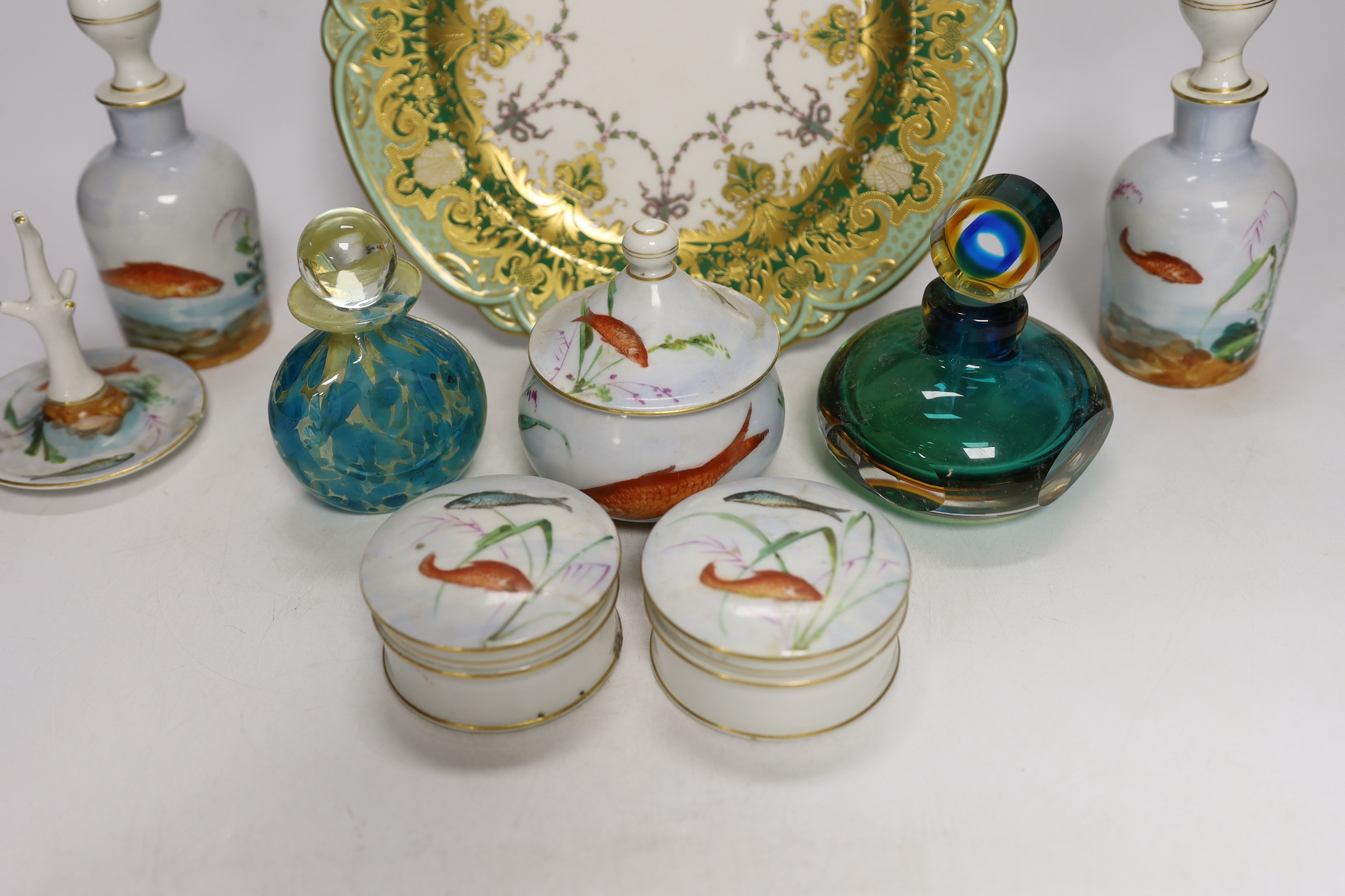 A fish and gilt decorated eight piece dressing table set, two glass scent bottles, two Halcyon Days pots and a Worcester plate, plate 25cm high